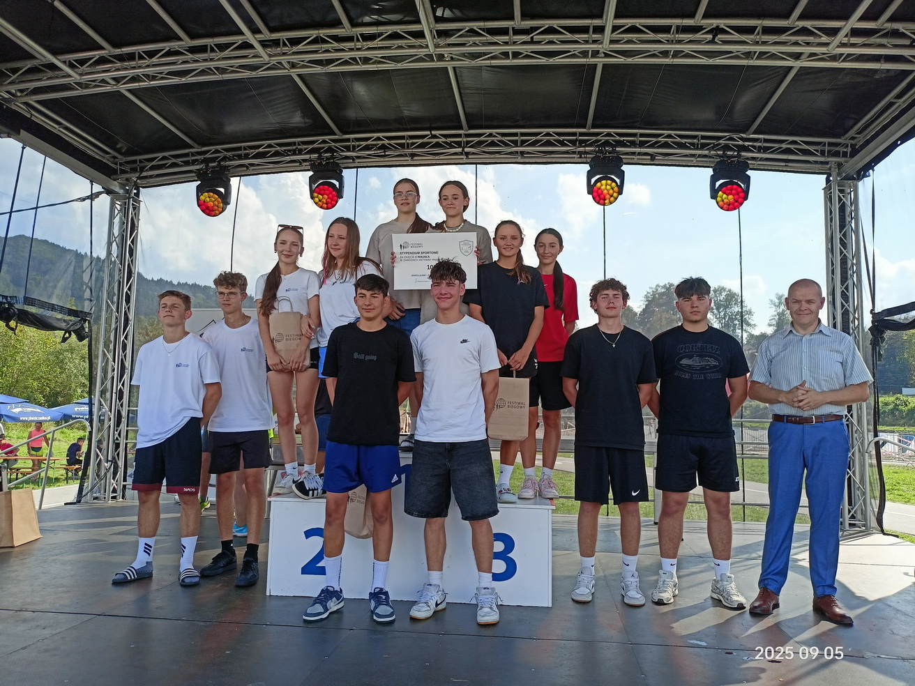 Zdjęcie 16 Festiwal Biegowy - Aktywny Małopolanin (10)daf0684f-8746-4e46-8ac6-0d54e90ff79d.jpg w galerii Zawody sportowe Aktywny Małopolanin podczas 16 Festiwalu Biegowego